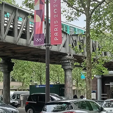 Cosy Centre Au Pied Du Metro Alloggio in famiglia Parigi